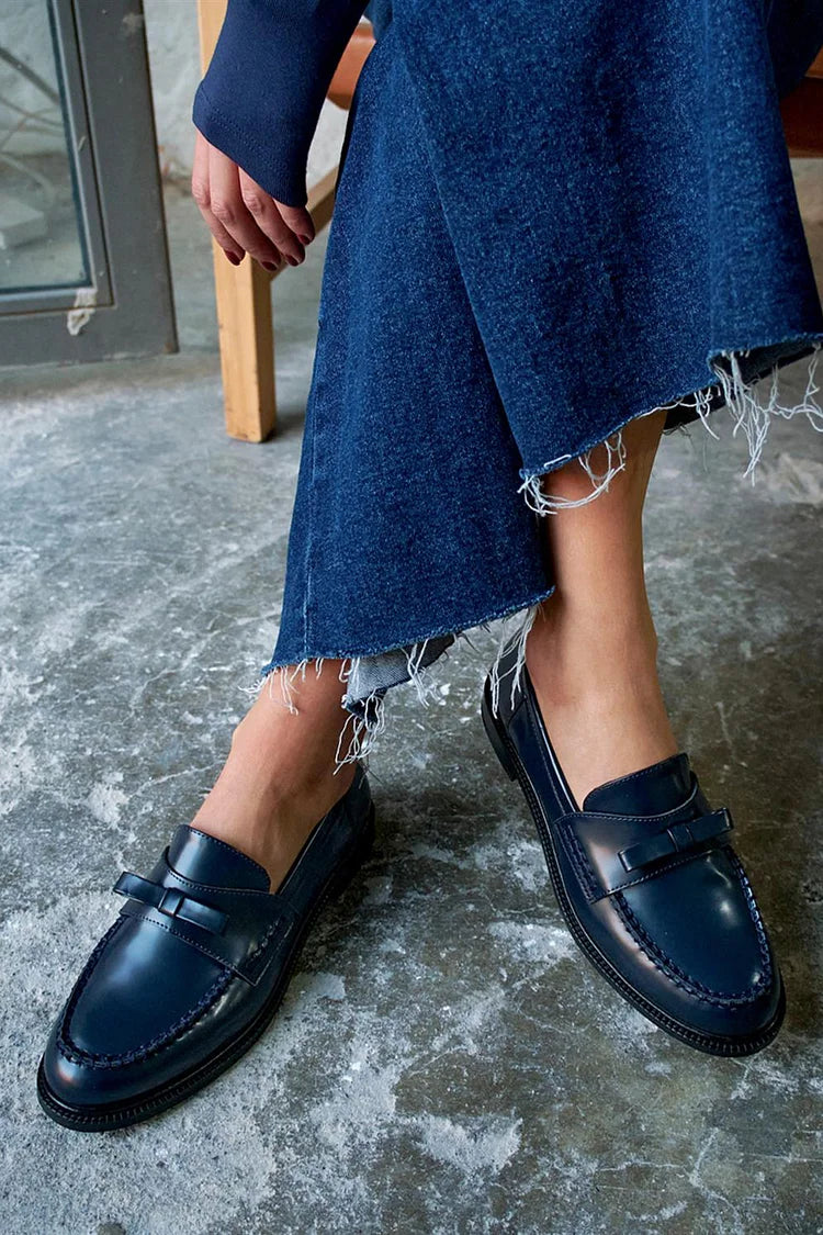 Hana – Navy Blue Plain Round-Toe Patchwork Loafers with Bow – Byron Grace