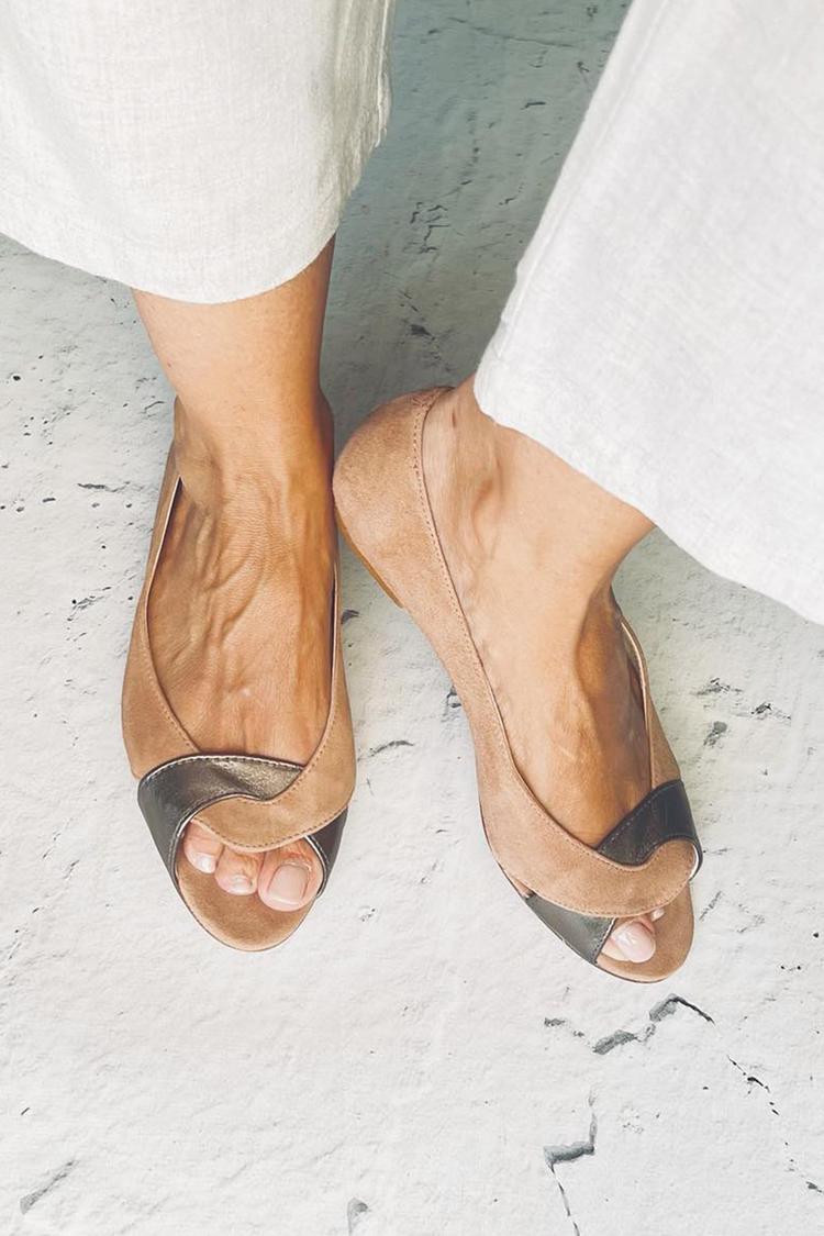 Georgia – Brown Colour-Block Peep-Toe Sandals with Twisted Band – Byron Grace