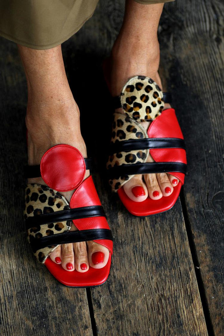 Hollie – Red Leopard-Print Colour-Block Square-Toe Slides – Byron Grace