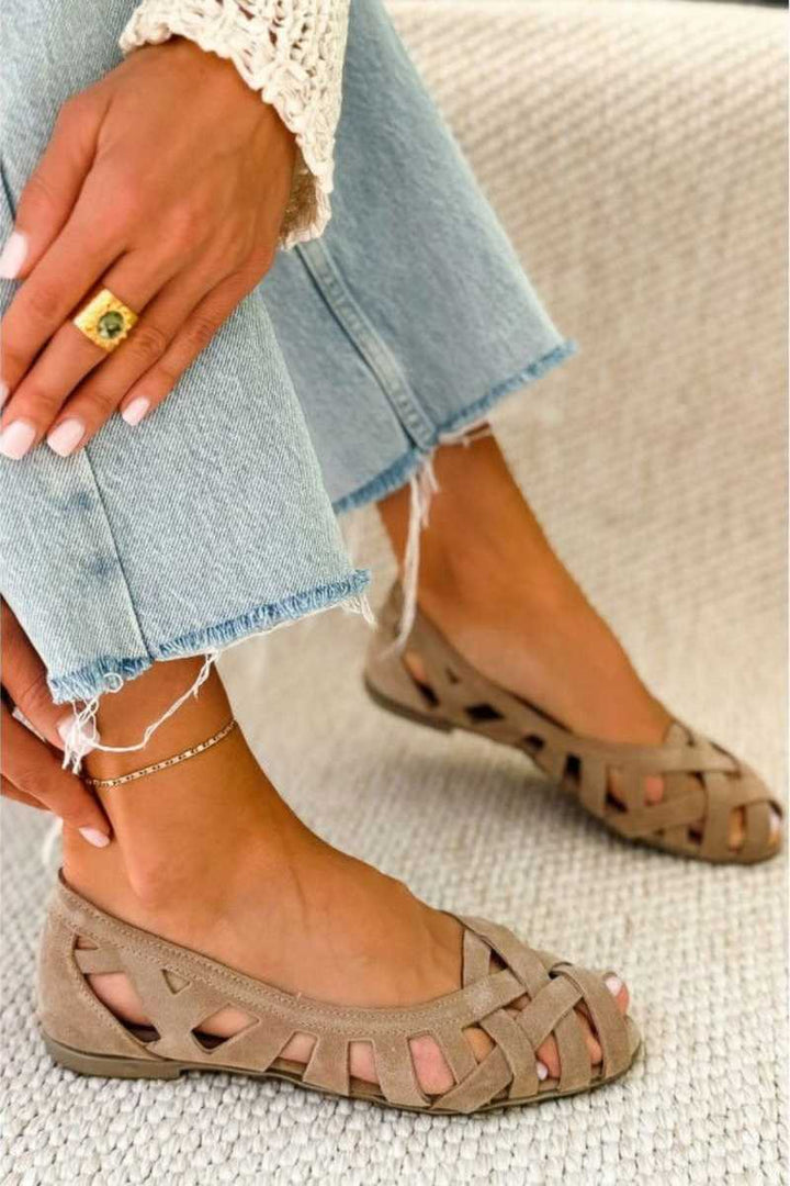Ruby – Casual Woven Flat Open-Toe Sandals with Criss-Cross Straps – Byron Grace