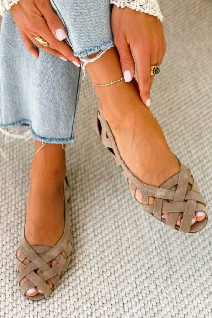Ruby – Casual Woven Flat Open-Toe Sandals with Criss-Cross Straps – Byron Grace
