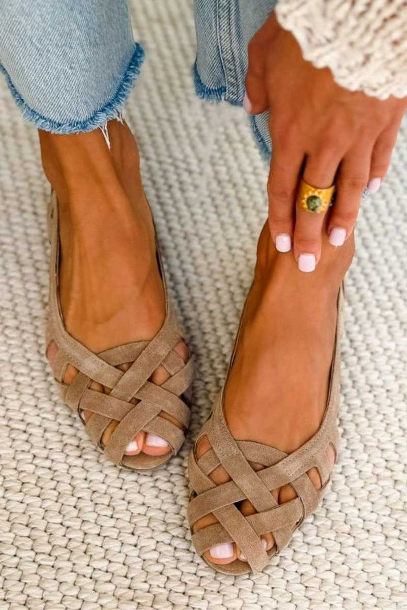 Ruby – Casual Woven Flat Open-Toe Sandals with Criss-Cross Straps – Byron Grace