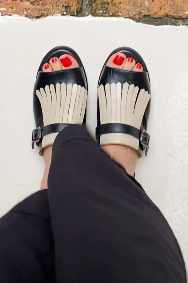 Dahlia – Contrast Open Round-Toe Slip-On Sandals with Fringe – Byron Grace