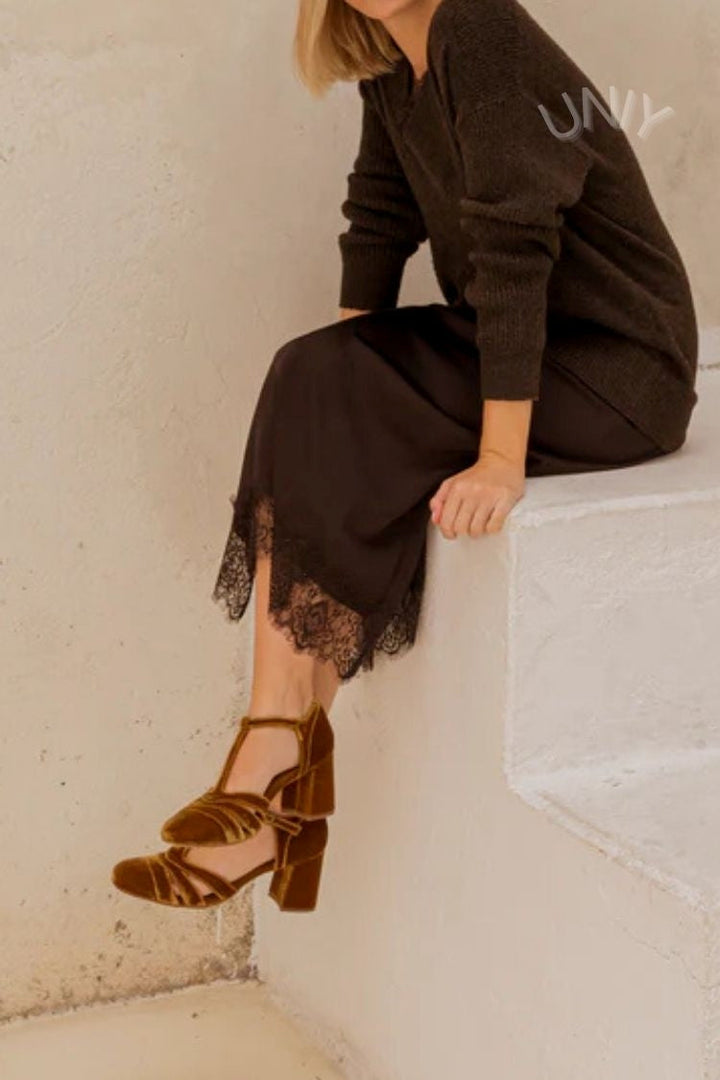 Faye – Velvet Cut-Out Chunky Heels with Buckle and T-Strap – Byron Grace