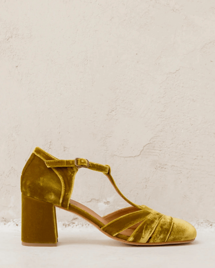 Faye – Velvet Cut-Out Chunky Heels with Buckle and T-Strap – Byron Grace