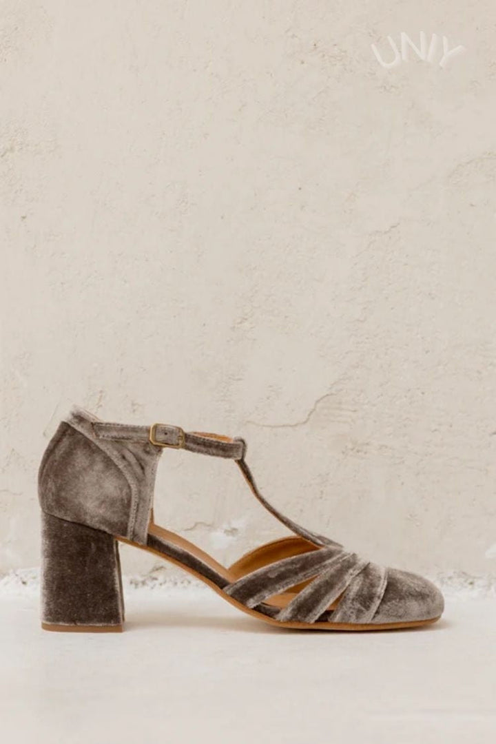 Faye – Velvet Cut-Out Chunky Heels with Buckle and T-Strap – Byron Grace