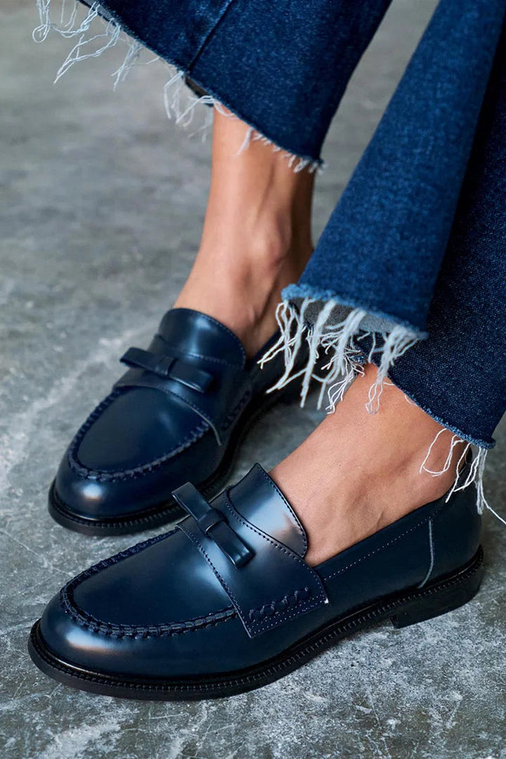 Hana – Navy Blue Plain Round-Toe Patchwork Loafers with Bow – Byron Grace