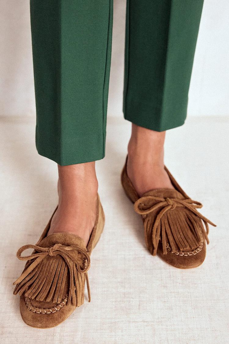 Mirabel – Camel Plain Round-Toe Loafers with Fringe – Byron Grace