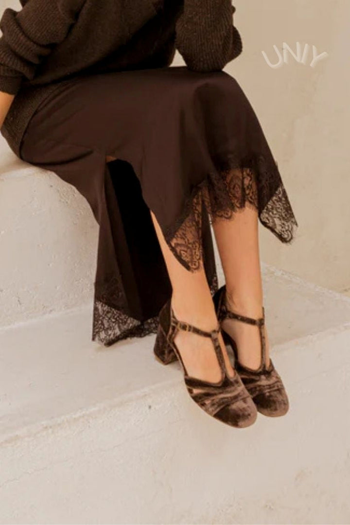 Faye – Velvet Cut-Out Chunky Heels with Buckle and T-Strap – Byron Grace