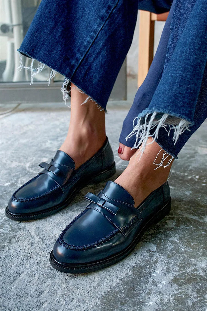 Hana – Navy Blue Plain Round-Toe Patchwork Loafers with Bow – Byron Grace