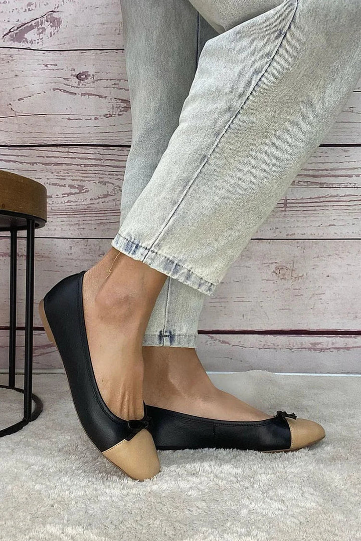 Nell – Black Colour-Block Round-Toe Ballet Flats with Bow – Byron Grace