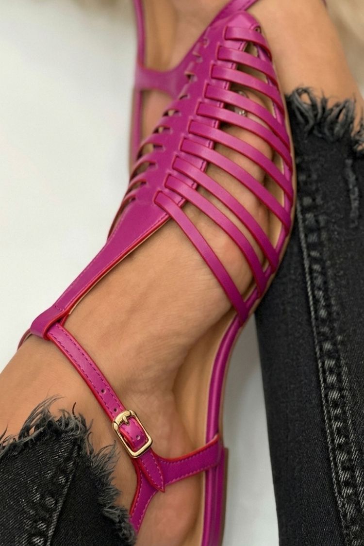 Camille – Black Casual Essential Cut-Out Pointed Sandals with T-Strap – Byron Grace