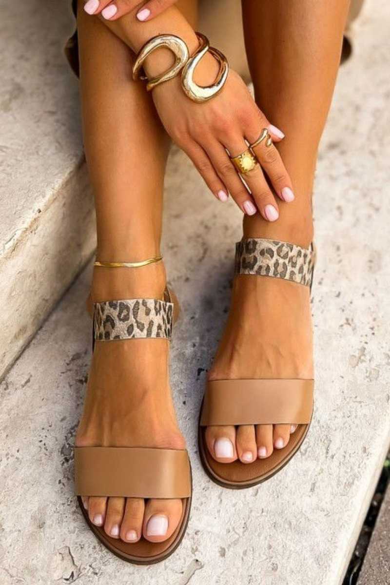 Jessa – Leopard-Print Flat Faux-Leather Sandals with Elastic Band – Byron Grace