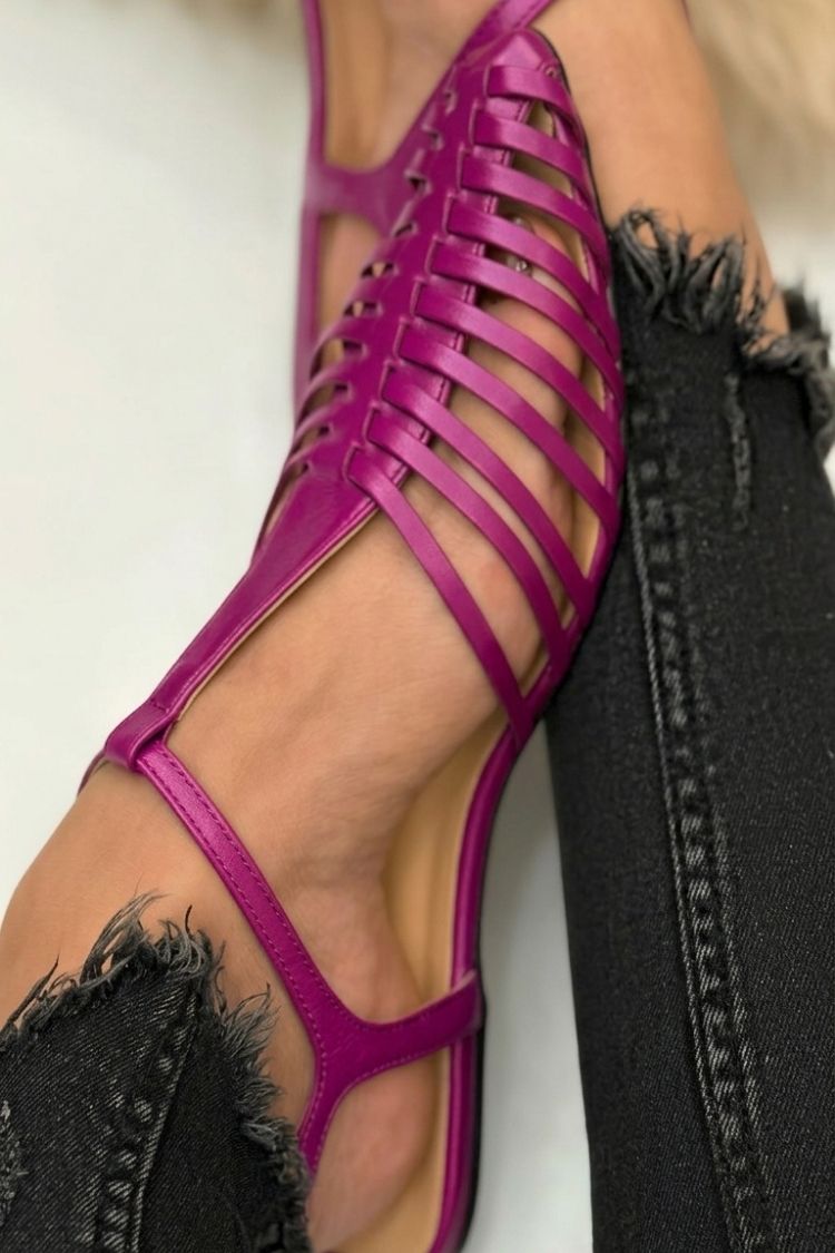 Camille – Black Casual Essential Cut-Out Pointed Sandals with T-Strap – Byron Grace