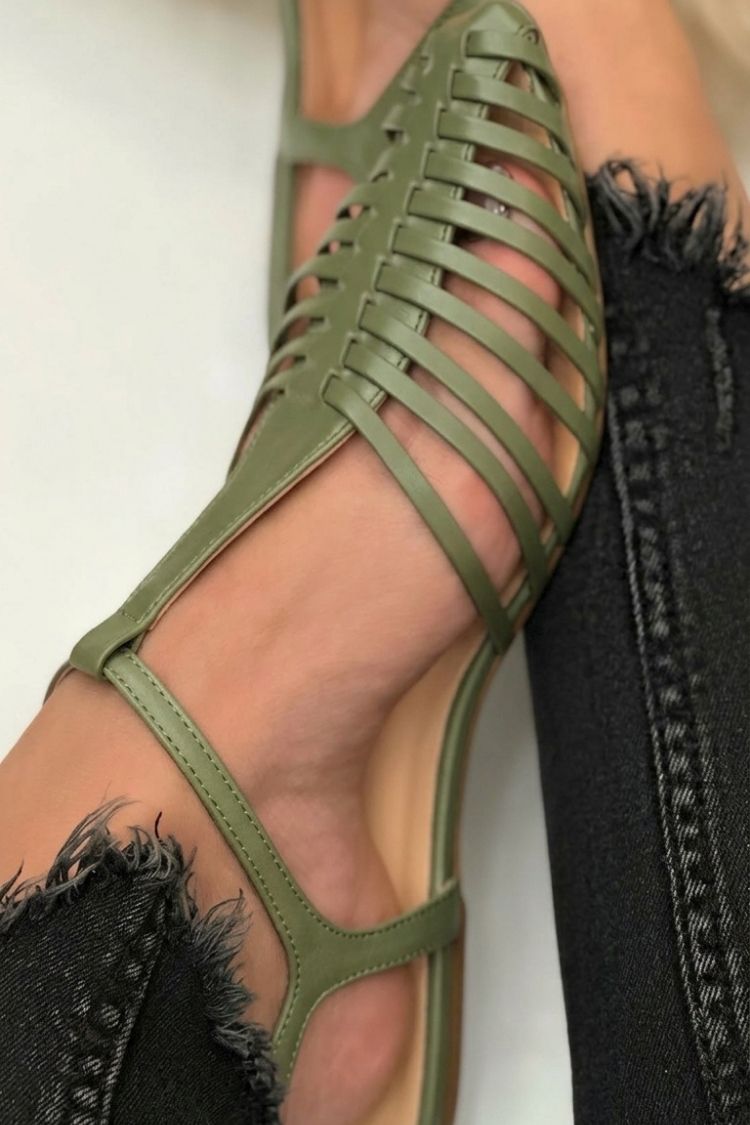 Camille – Black Casual Essential Cut-Out Pointed Sandals with T-Strap – Byron Grace
