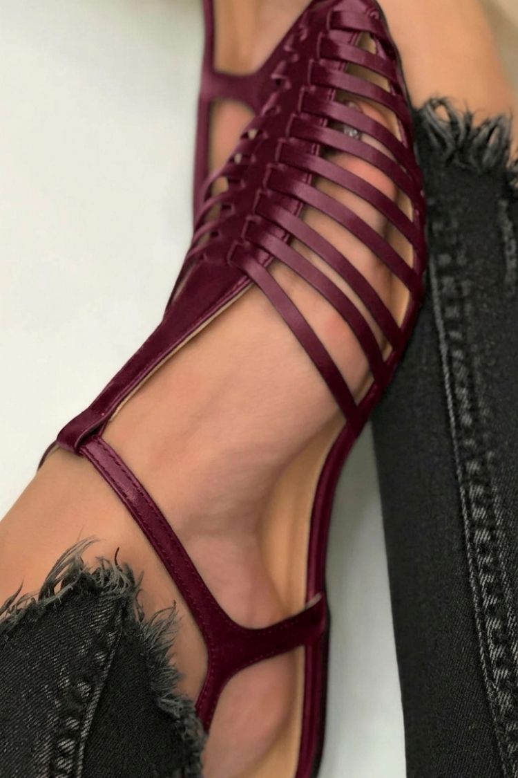 Camille – Black Casual Essential Cut-Out Pointed Sandals with T-Strap – Byron Grace
