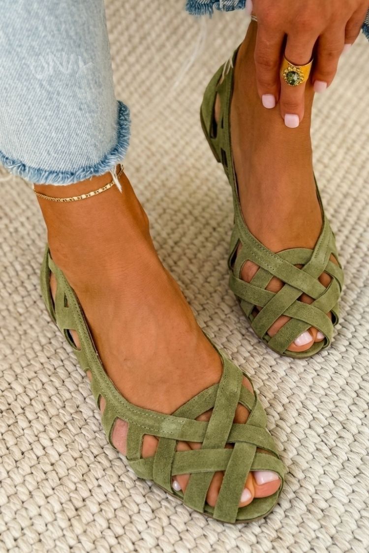 Ruby – Casual Woven Flat Open-Toe Sandals with Criss-Cross Straps – Byron Grace