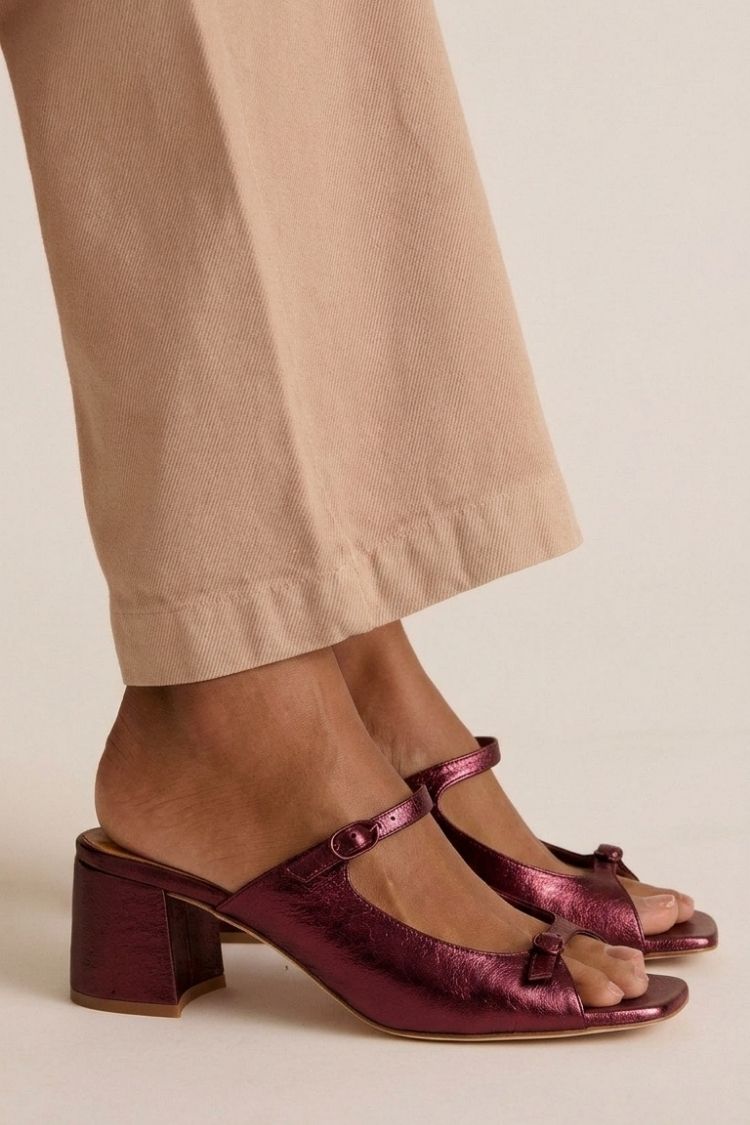 Tallulah – Gold Colour-Block Cut-Out Slingback Chunky Heels – Byron Grace