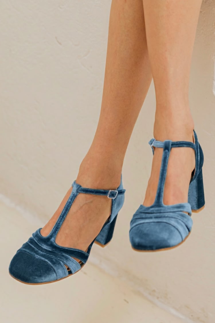 Faye – Velvet Cut-Out Chunky Heels with Buckle and T-Strap – Byron Grace