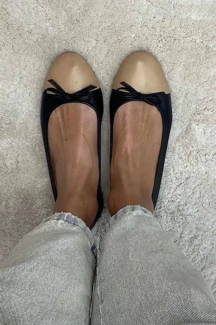 Nell – Black Colour-Block Round-Toe Ballet Flats with Bow – Byron Grace