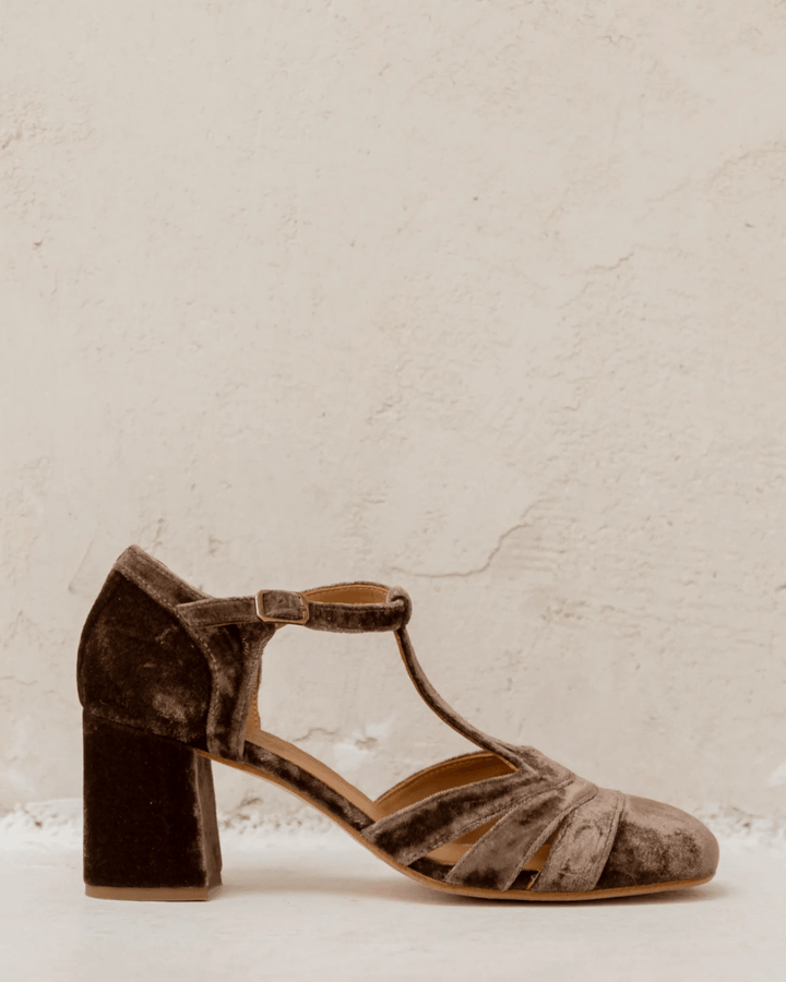 Faye – Velvet Cut-Out Chunky Heels with Buckle and T-Strap – Byron Grace