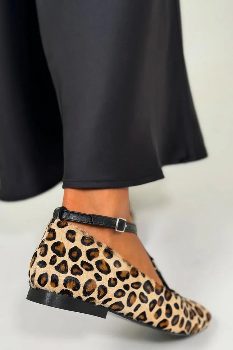 Loretta – Beige Leopard-Print Colour-Block Ballet Flats with Buckle and T-Strap – Byron Grace