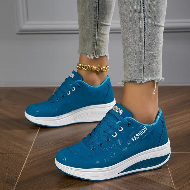 Laurel - Minimalist Platform Lace-Up Sneakers