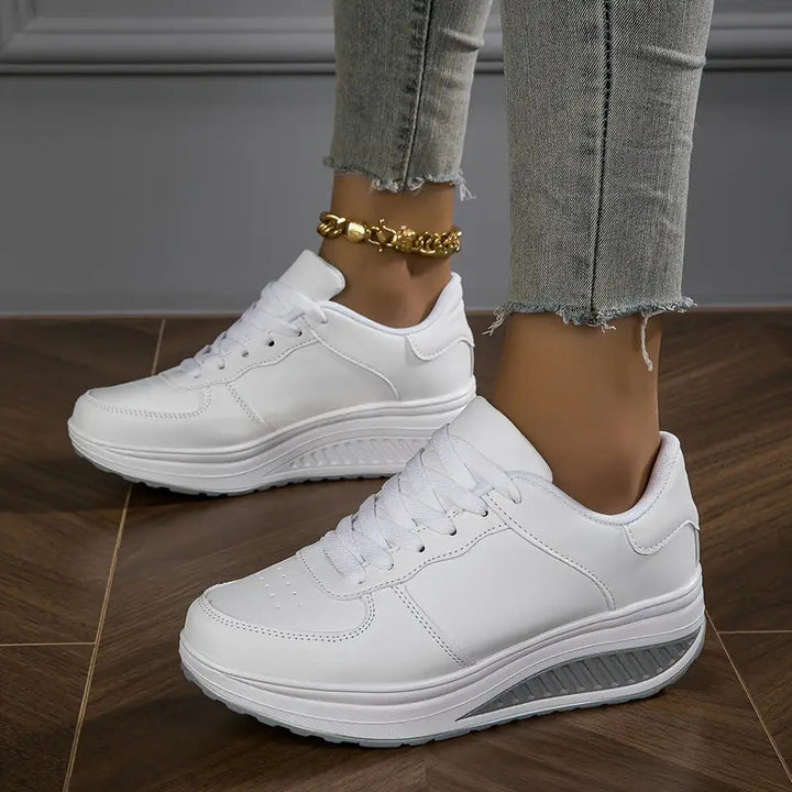 Laurel - Minimalist Platform Lace-Up Sneakers
