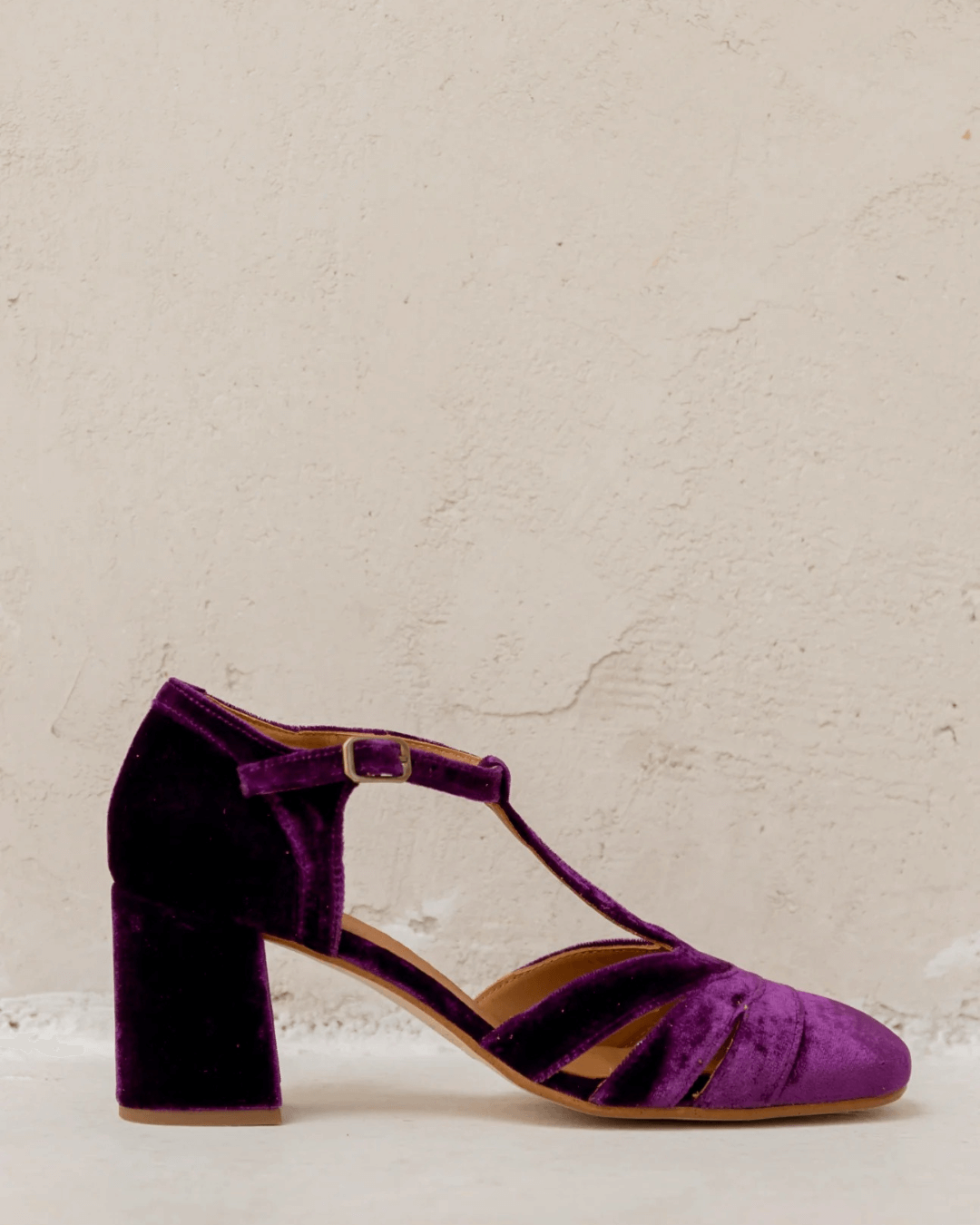 Faye – Velvet Cut-Out Chunky Heels with Buckle and T-Strap – Byron Grace