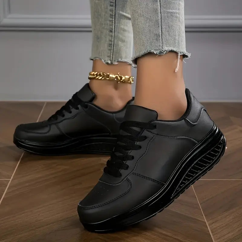 Laurel - Minimalist Platform Lace-Up Sneakers