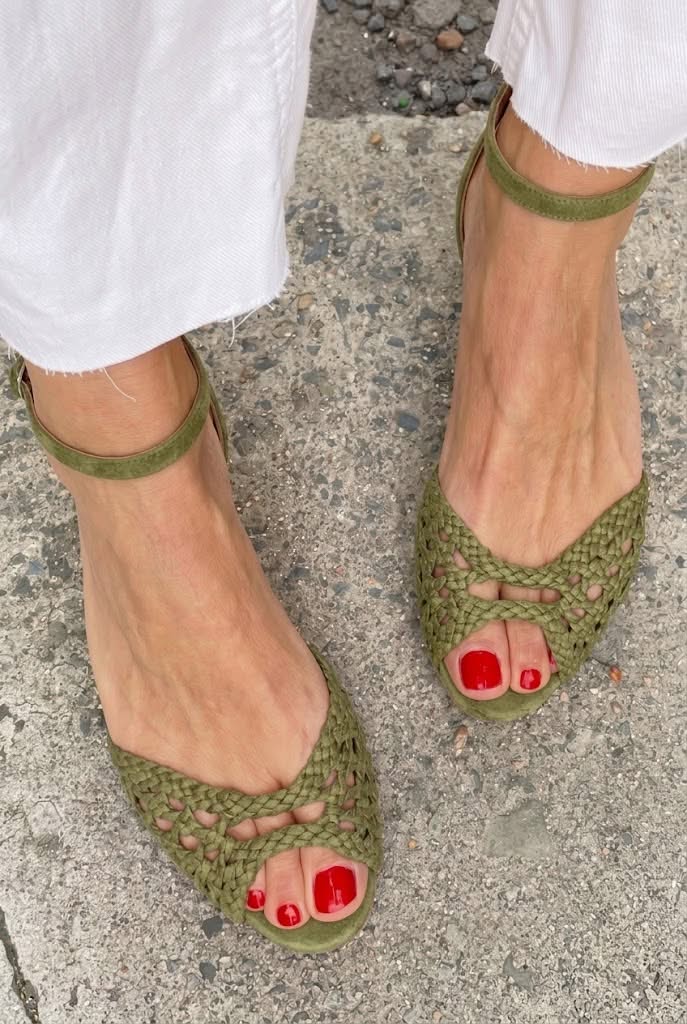 Giselle – Elegant Woven Cut-Out Flat Open-Toe Sandals with Ankle Strap – Byron Grace