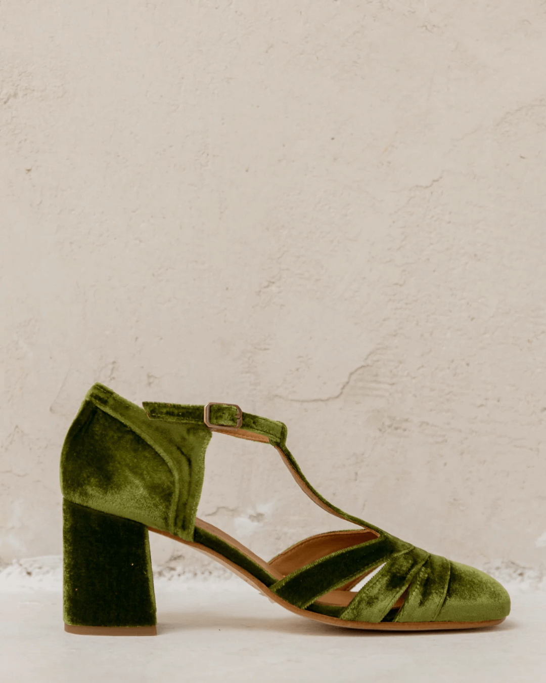 Faye – Velvet Cut-Out Chunky Heels with Buckle and T-Strap – Byron Grace