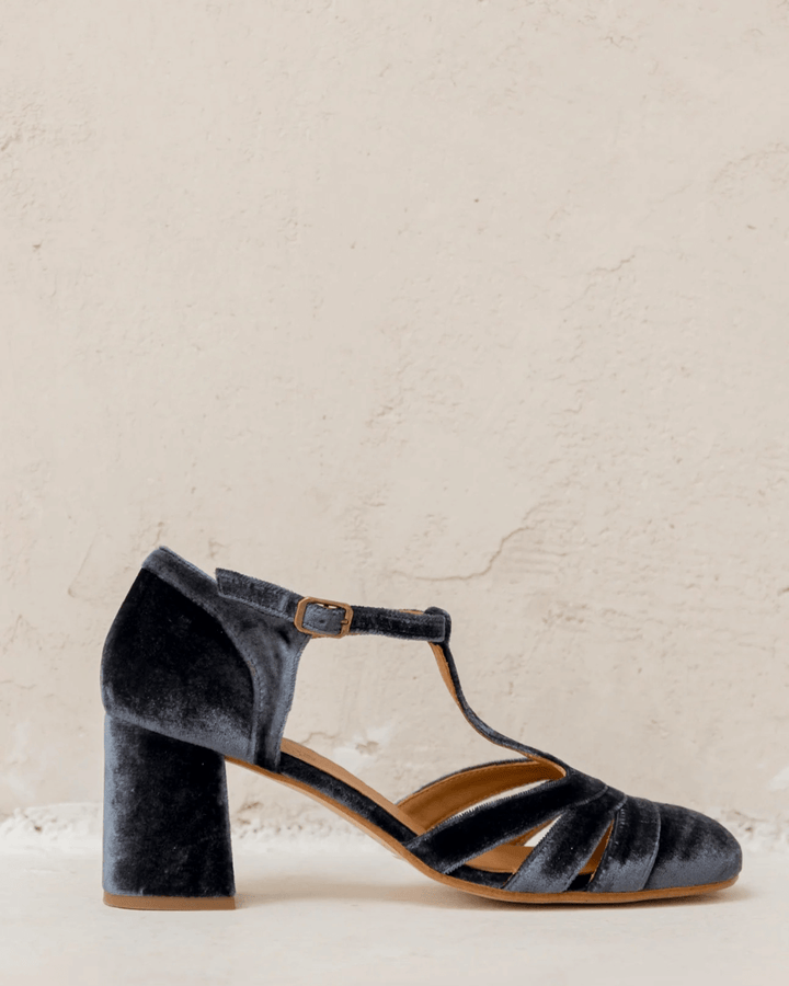 Faye – Velvet Cut-Out Chunky Heels with Buckle and T-Strap – Byron Grace