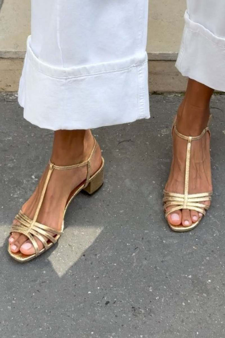 Sienna – Metallic Sandals with Buckle, T-Strap and Block Heel – Byron Grace