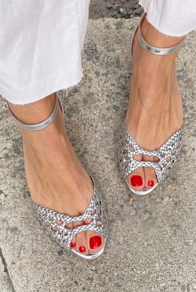 Giselle – Elegant Woven Cut-Out Flat Open-Toe Sandals with Ankle Strap – Byron Grace