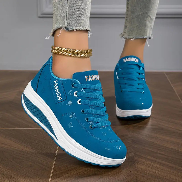 Laurel - Minimalist Platform Lace-Up Sneakers