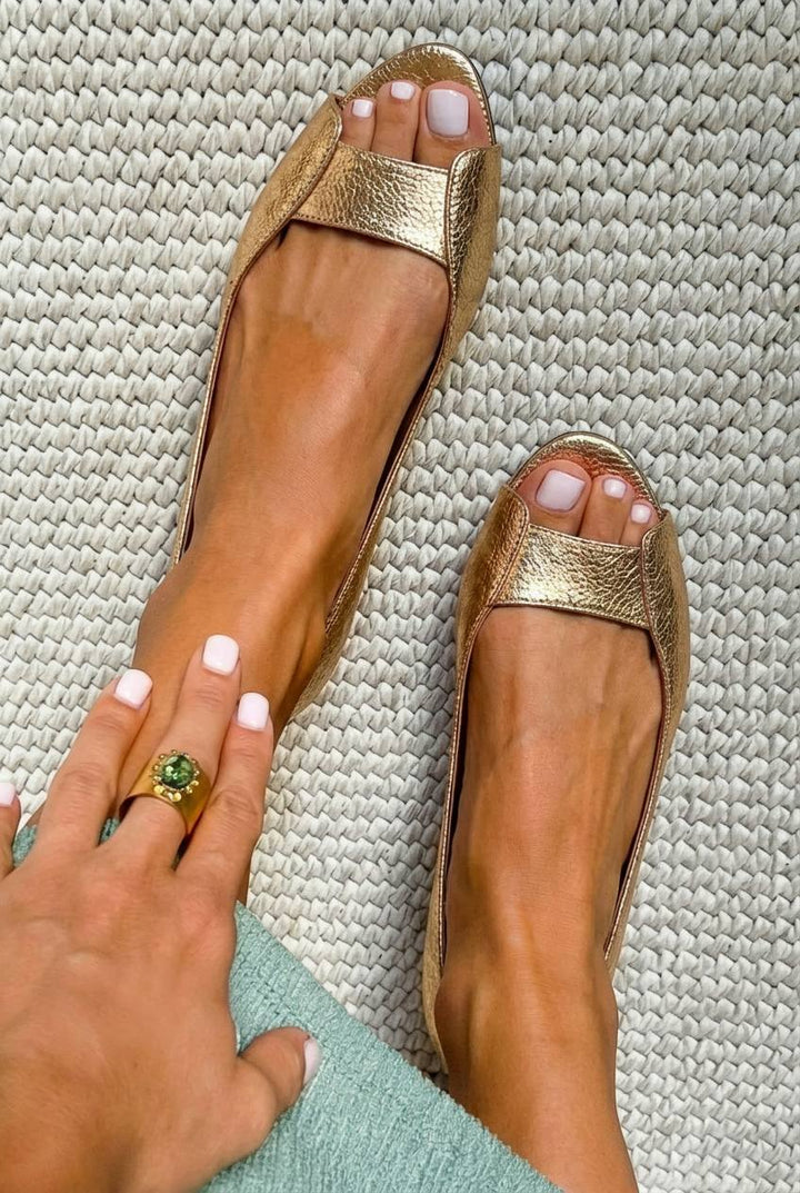 Amelia – Champagne Gold Metallic Open-Toe Ballet Flats – Byron Grace