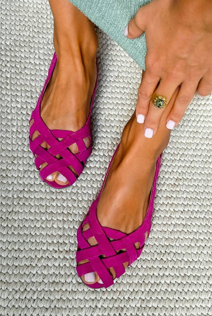 Ruby – Casual Woven Flat Open-Toe Sandals with Criss-Cross Straps – Byron Grace