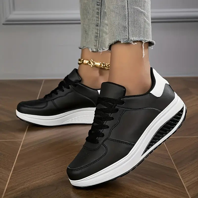 Laurel - Minimalist Platform Lace-Up Sneakers