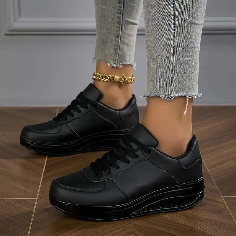 Laurel - Minimalist Platform Lace-Up Sneakers