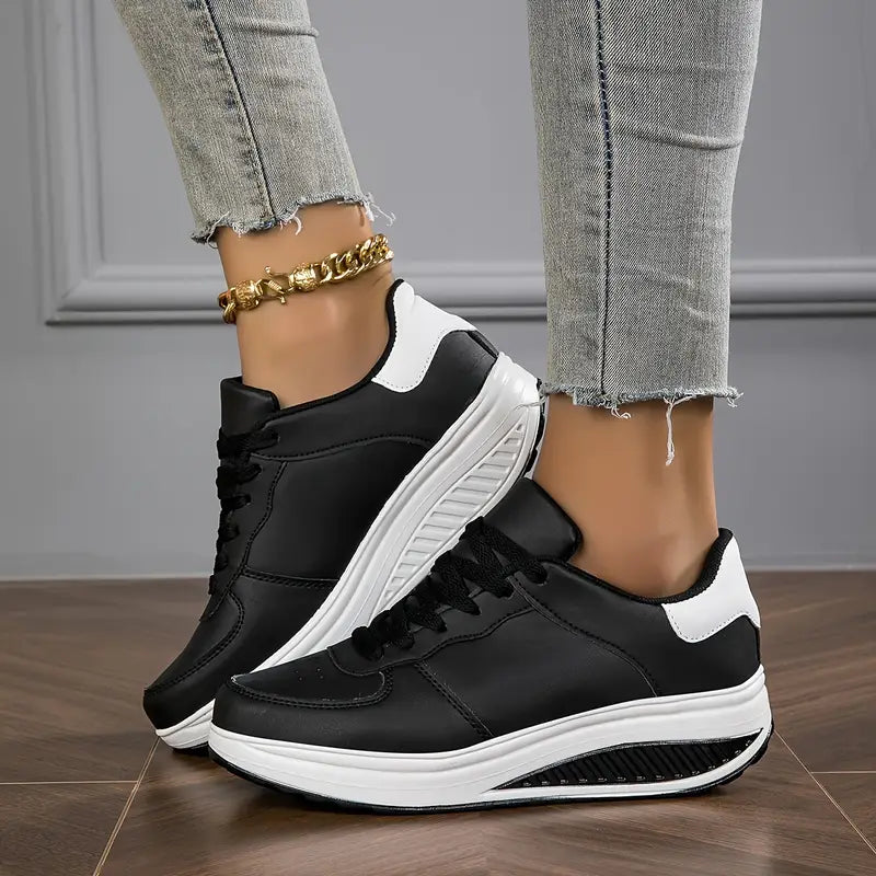 Laurel - Minimalist Platform Lace-Up Sneakers
