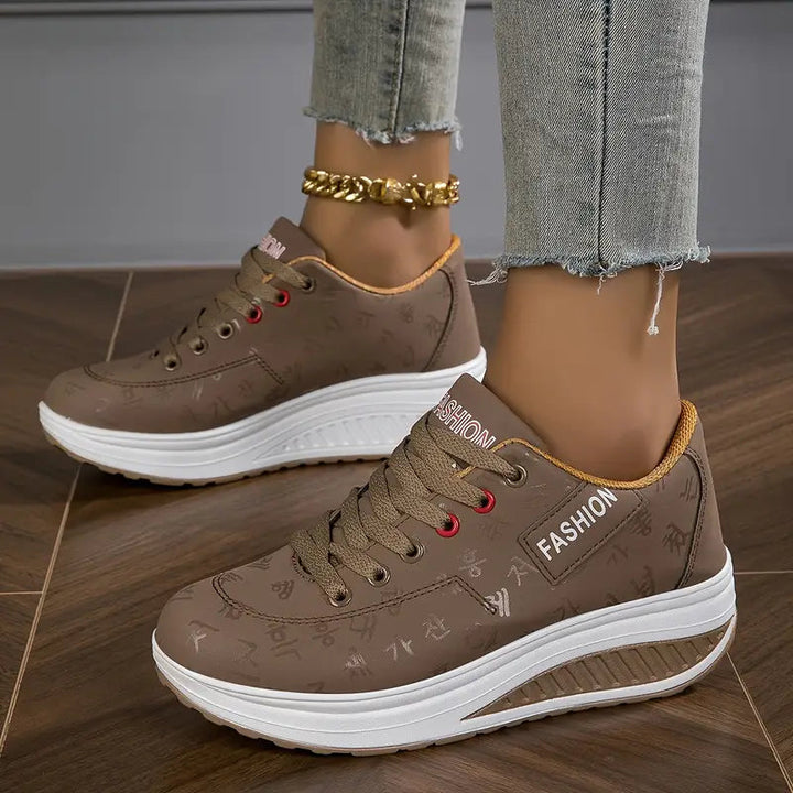 Laurel - Minimalist Platform Lace-Up Sneakers